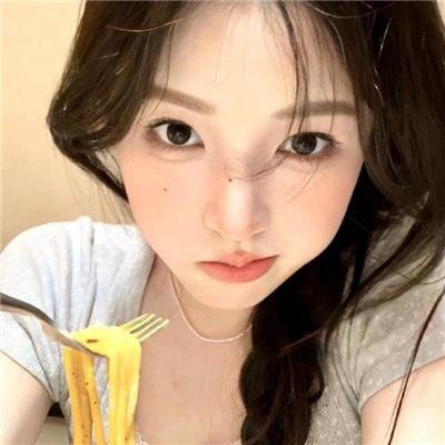 有色彩的女子